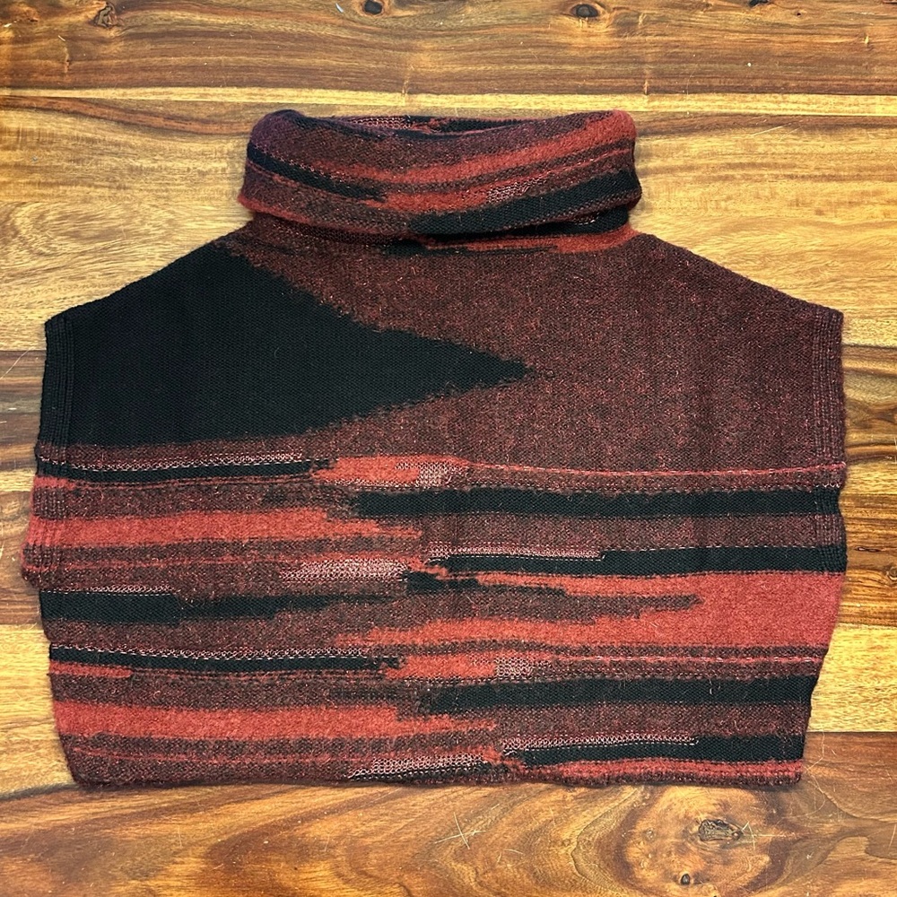 Gorgeous Sarah Pacini Red and Black Cropped Boxy Pullover Cardigan